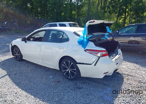 2018 Toyota Camry Se z USA, uszkodzony, nr VIN 4T1B11HK5JU045877